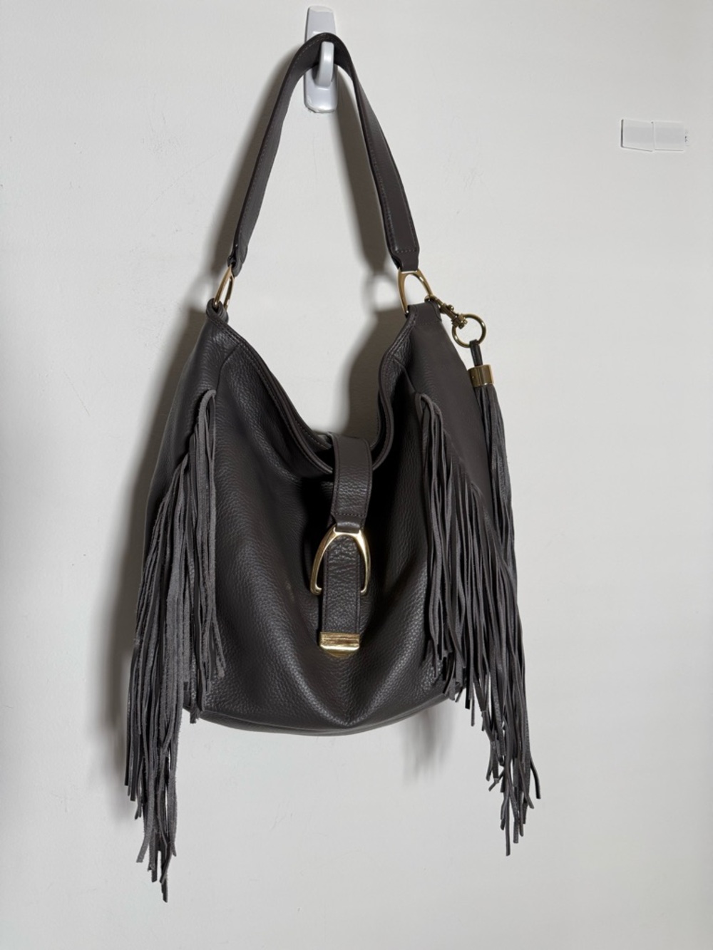 G.I.L.I Pebbled Leather Shoulder Bag W/Fringe~Clean~Soft~Gold Hardware~Boho~EUC